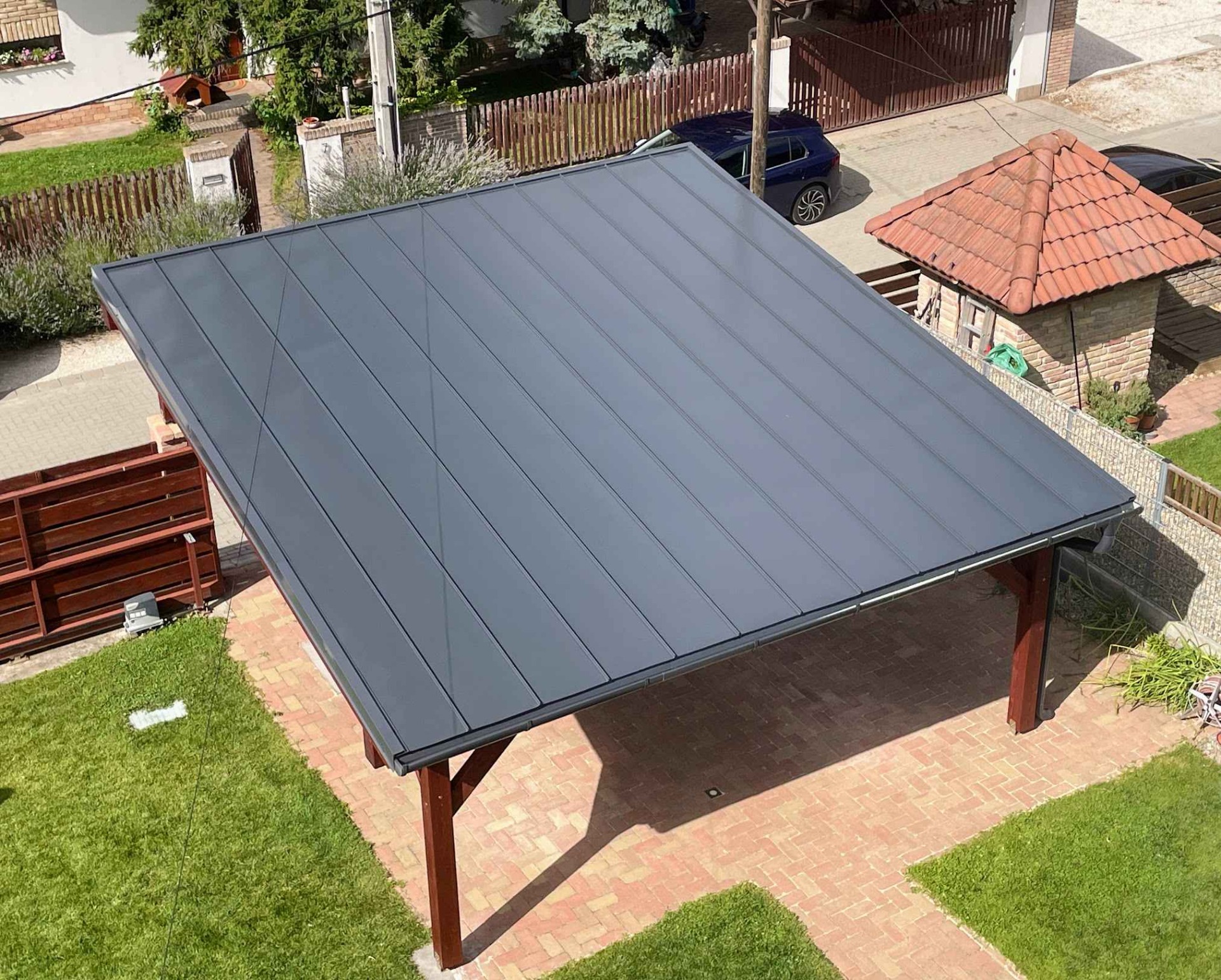 Korcolt lemez fedés - minimalista megjelenés